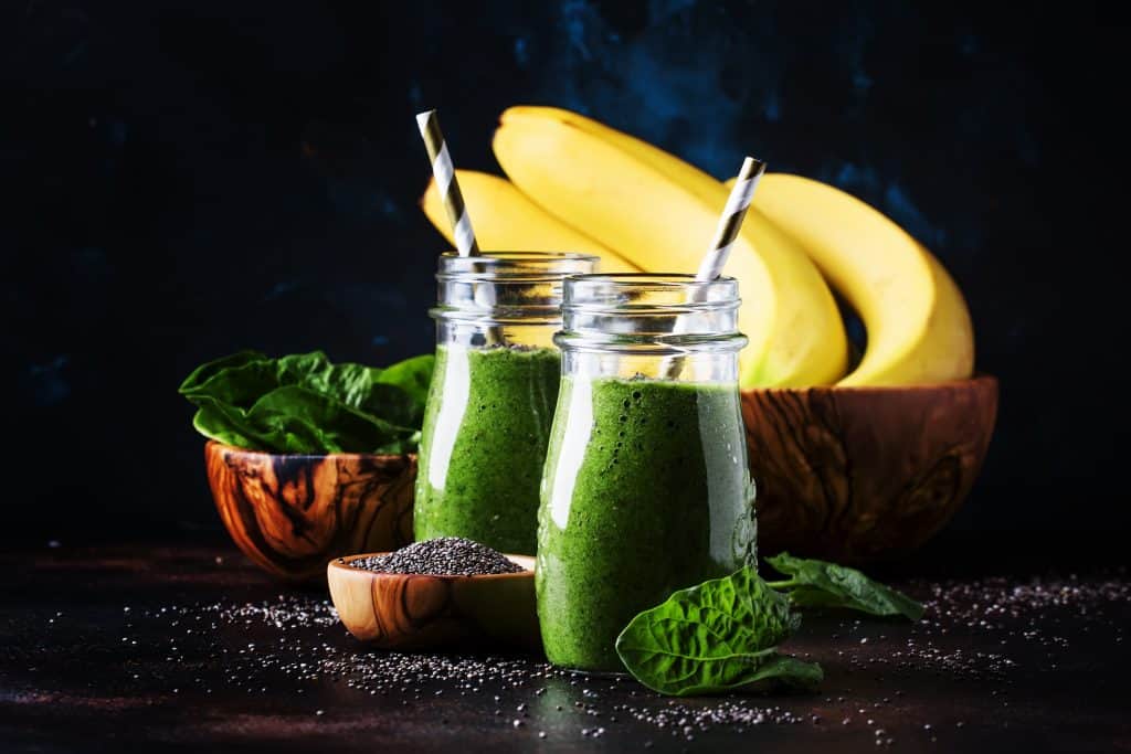 colon cleansing green smoothies with chia seeds, spinach and banana