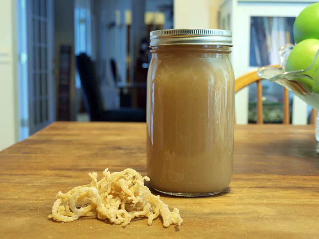 sea moss in a natural, dry state and in a gel form.